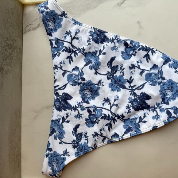 NWT Abercrombie | Mid Rise High-Leg Moderate Bottom - Picture 4 of 4